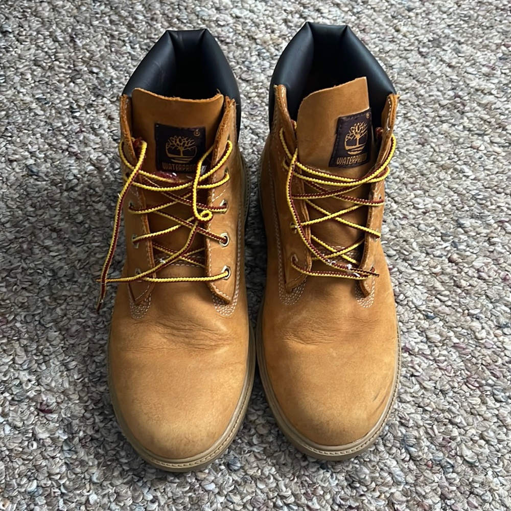 Used Timberland women’s boots used but still wearable